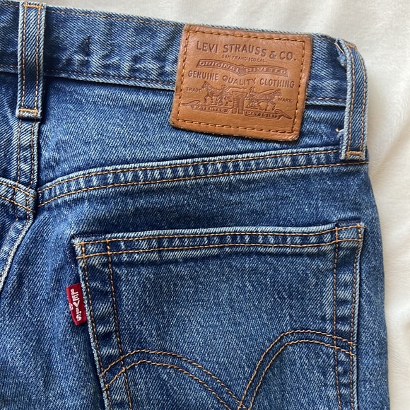 Levi’s Wedgie Ripped Denim jeans - Picture 7 of 7